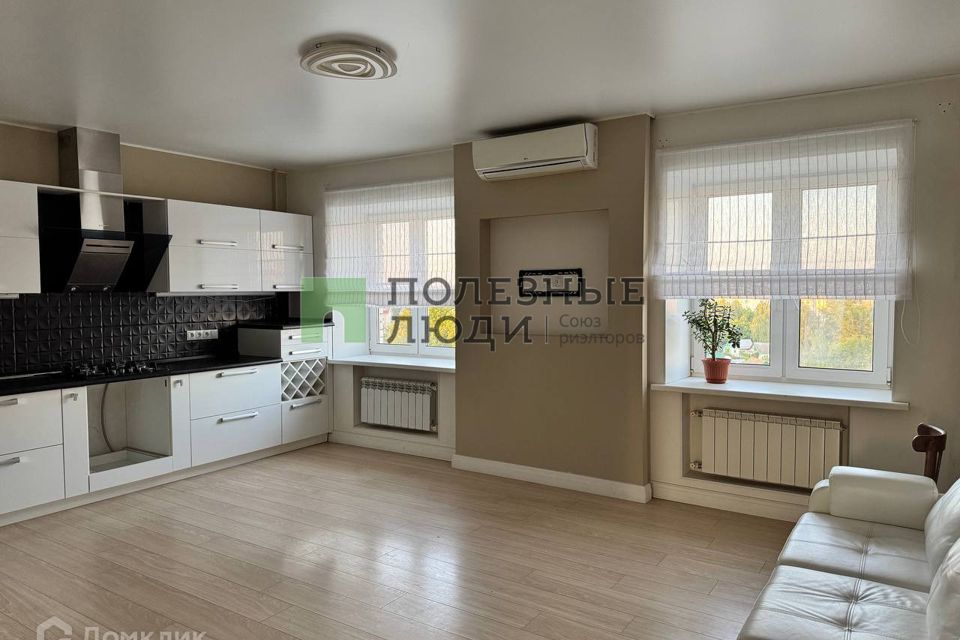 Продаётся 3-комнатная квартира, 138 м²