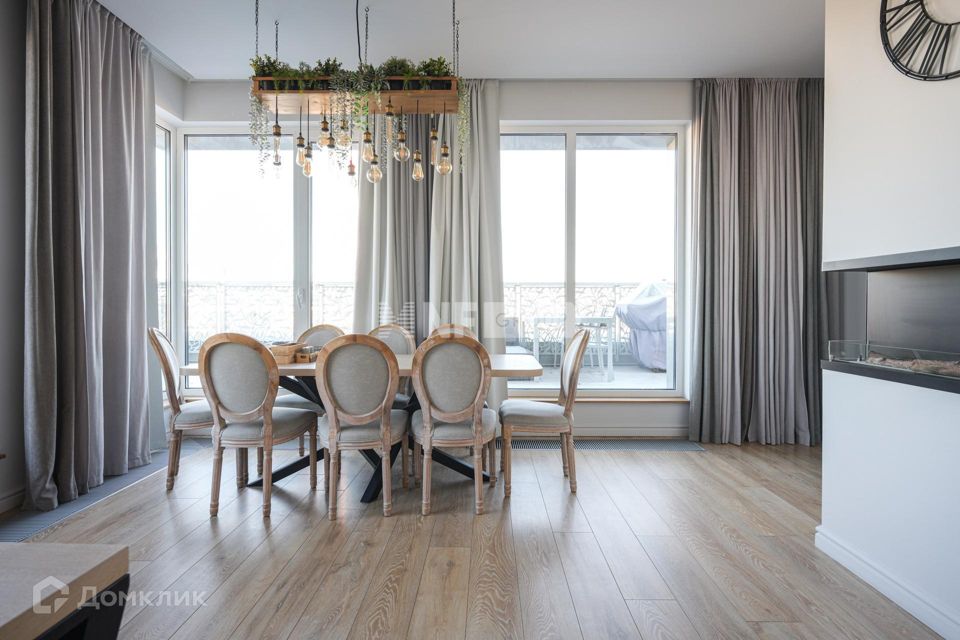Продаётся 3-комнатная квартира, 148 м²