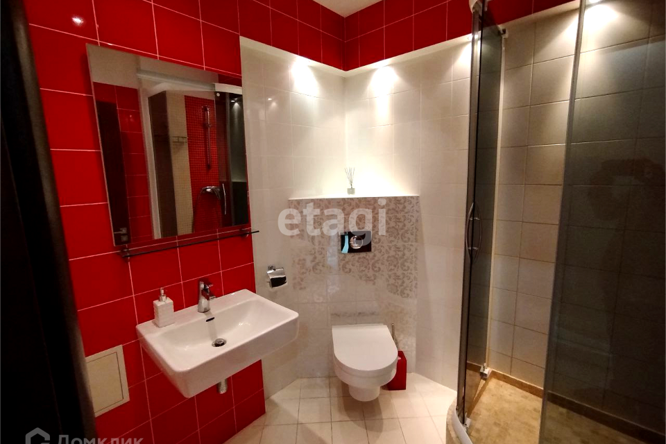 Продаётся 5-комнатная квартира, 173.7 м²
