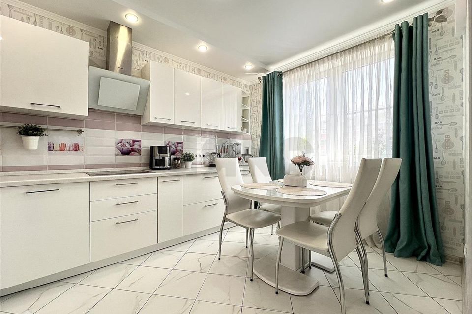 Продаётся 2-комнатная квартира, 65 м²