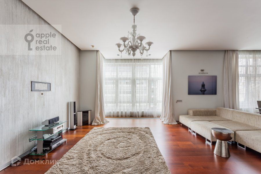 Сдаётся 4-комнатная квартира, 180 м²