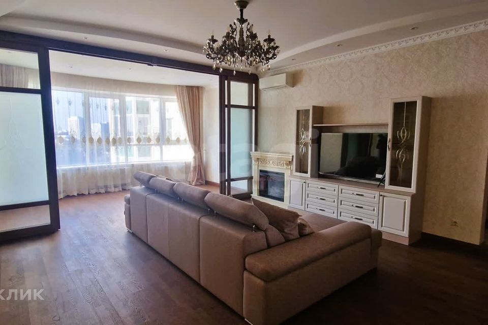 Продаётся 3-комнатная квартира, 122 м²