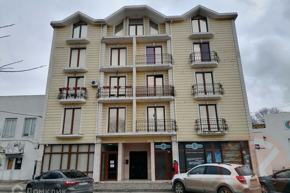 Продаётся 4-комнатная квартира, 161.3 м²