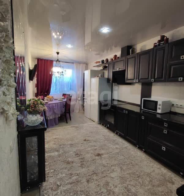 Продаётся 3-комнатная квартира, 102.7 м²