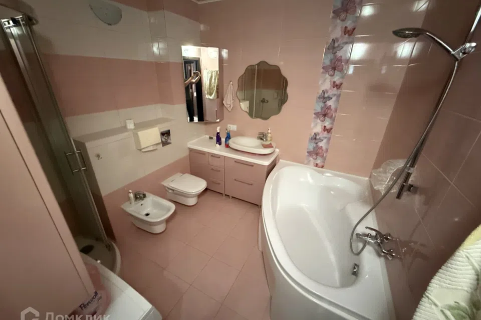Продаётся 4-комнатная квартира, 126 м²