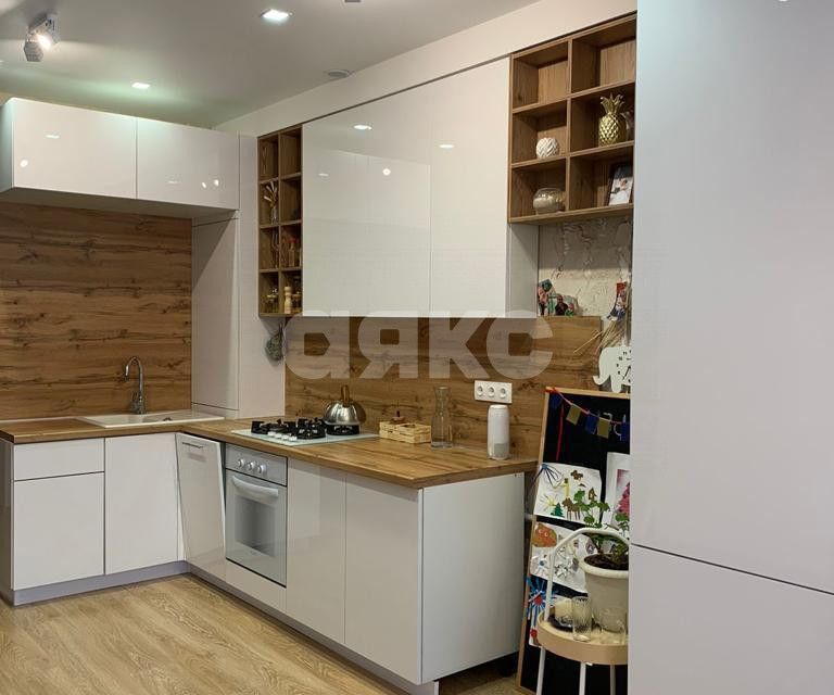 Продаётся 4-комнатная квартира, 96.8 м²