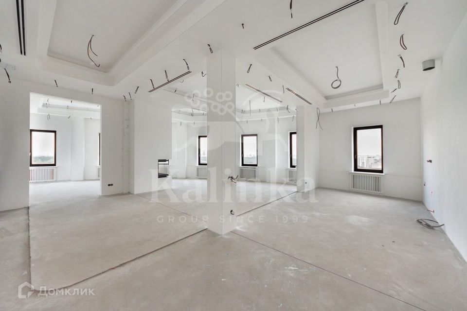 Продаётся 6-комнатная квартира, 297.6 м²