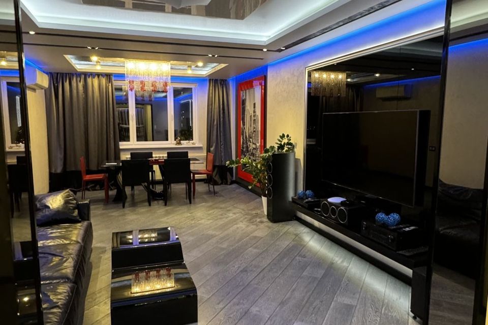 Продаётся 3-комнатная квартира, 131.8 м²