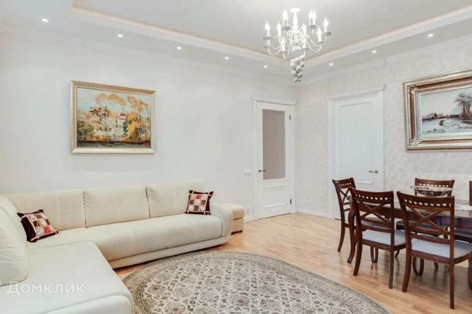 Продаётся 4-комнатная квартира, 122 м²