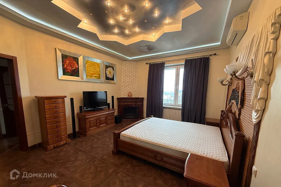Продаётся 3-комнатная квартира, 150 м²