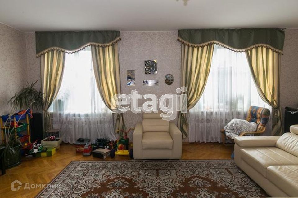Продаётся 4-комнатная квартира, 131 м²