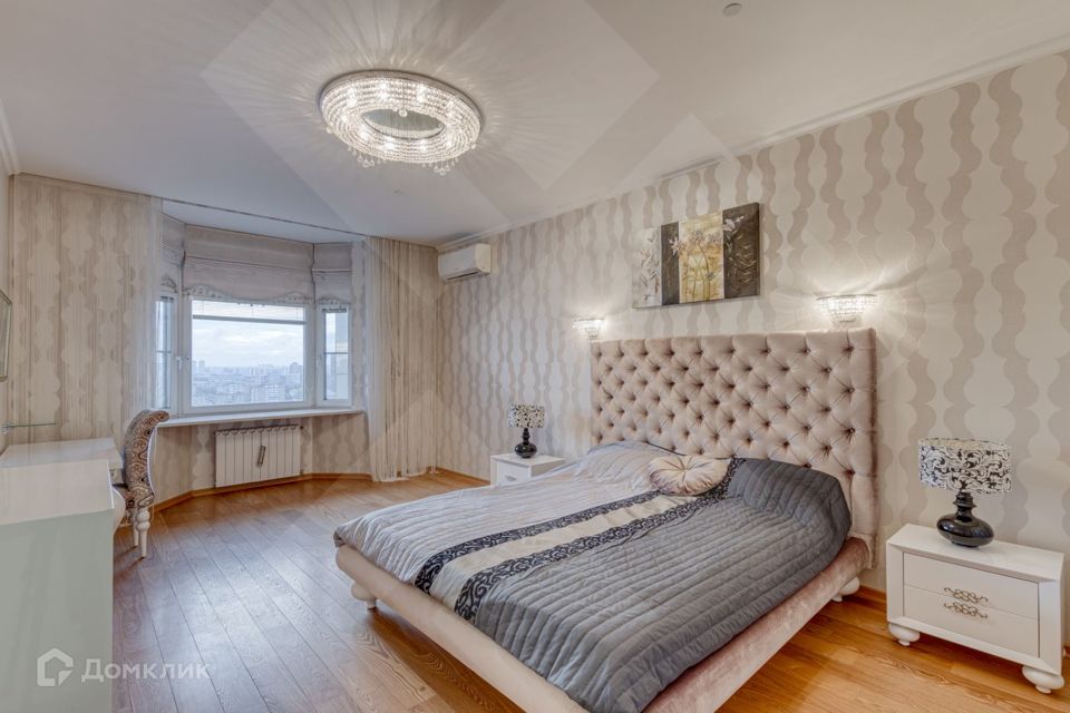 Сдаётся 4-комнатная квартира, 136 м²