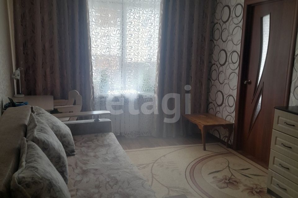 Продаётся 4-комнатная квартира, 60.3 м²