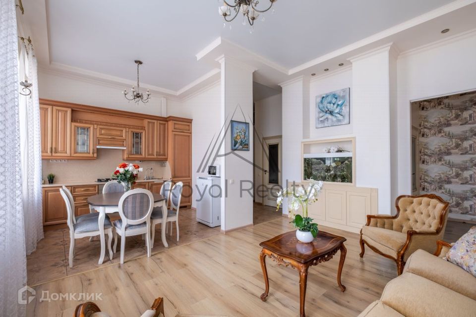 Сдаётся 4-комнатная квартира, 125 м²