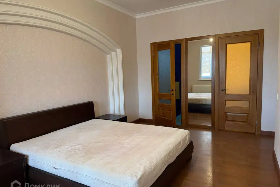 Продаётся 3-комнатная квартира, 135 м²