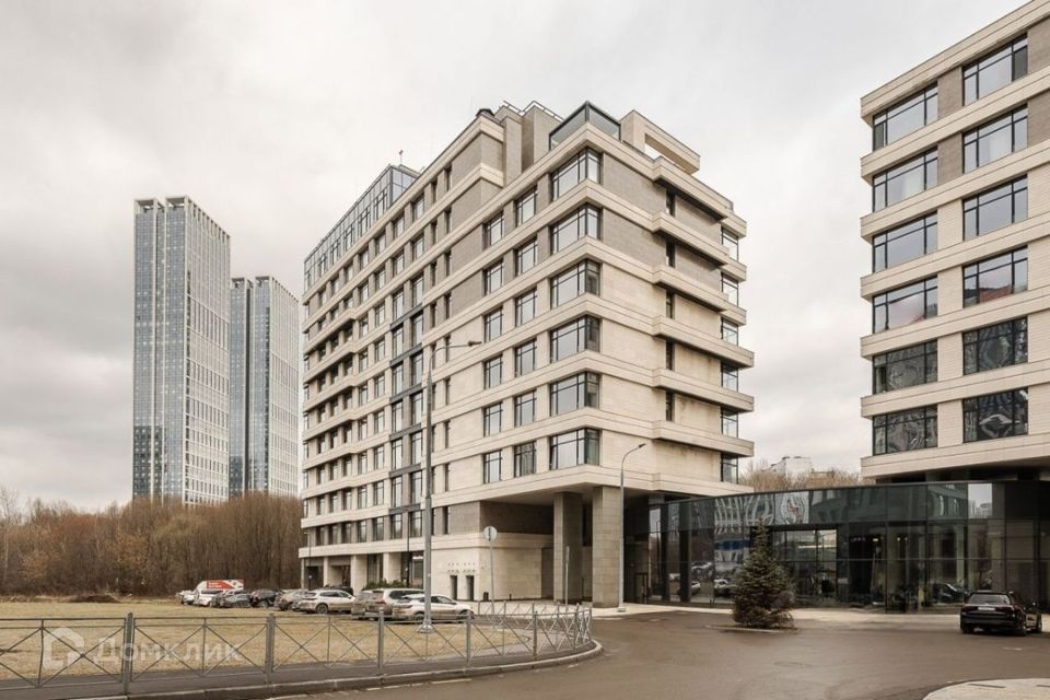 Продаётся 4-комнатная квартира, 202 м²