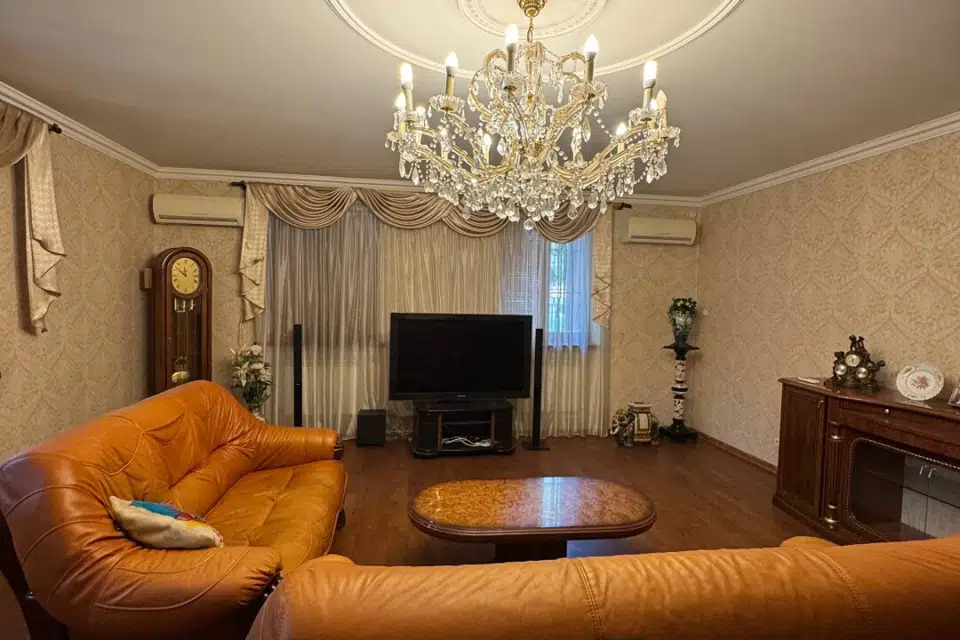 Продаётся 3-этажный дом, 356 м²