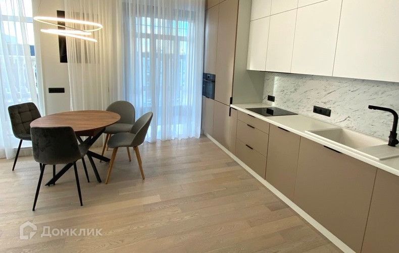 Продаётся 3-комнатная квартира, 111.7 м²