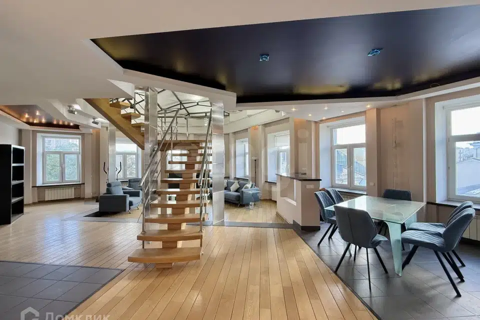 Продаётся 4-комнатная квартира, 255 м²