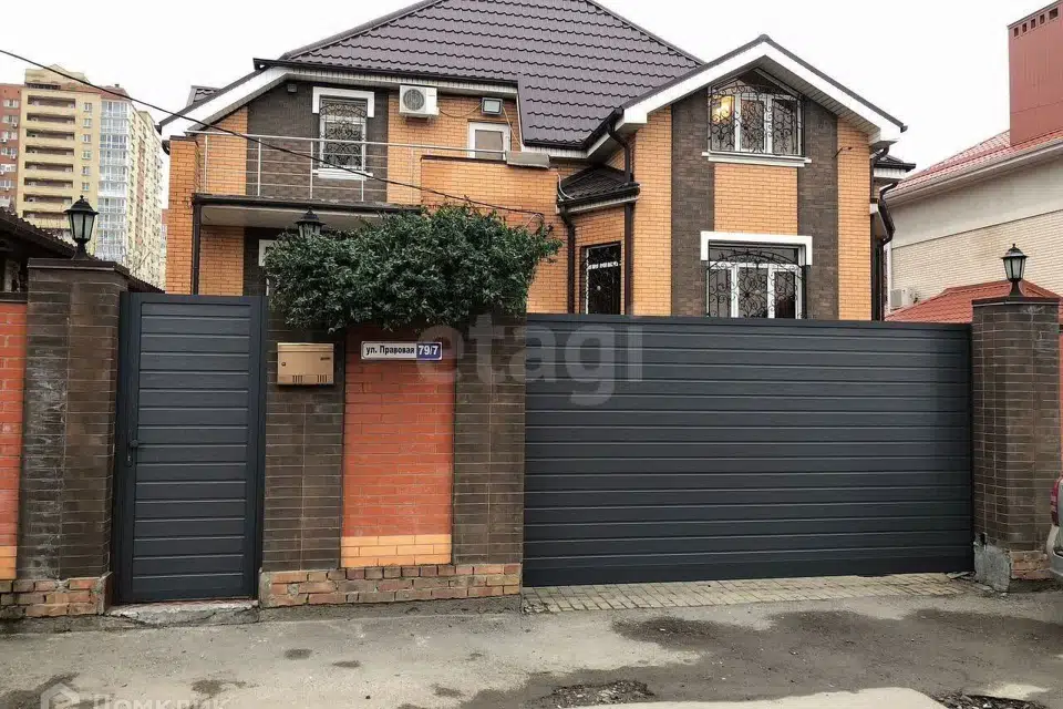 Продаётся 3-этажный дом, 540 м²