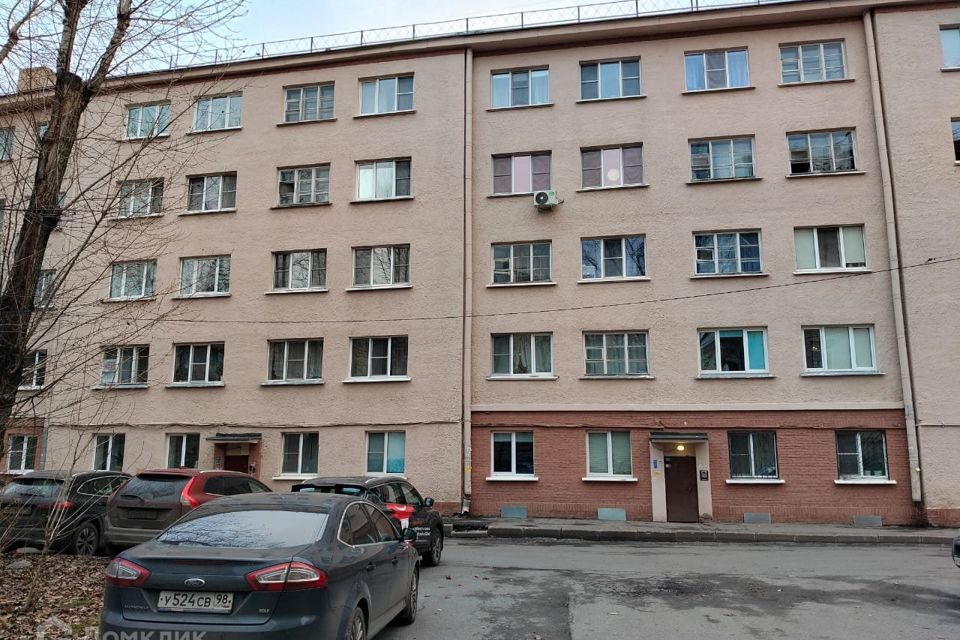 Продаётся 2 комнаты в 3-комн. квартире, 15.7 м²