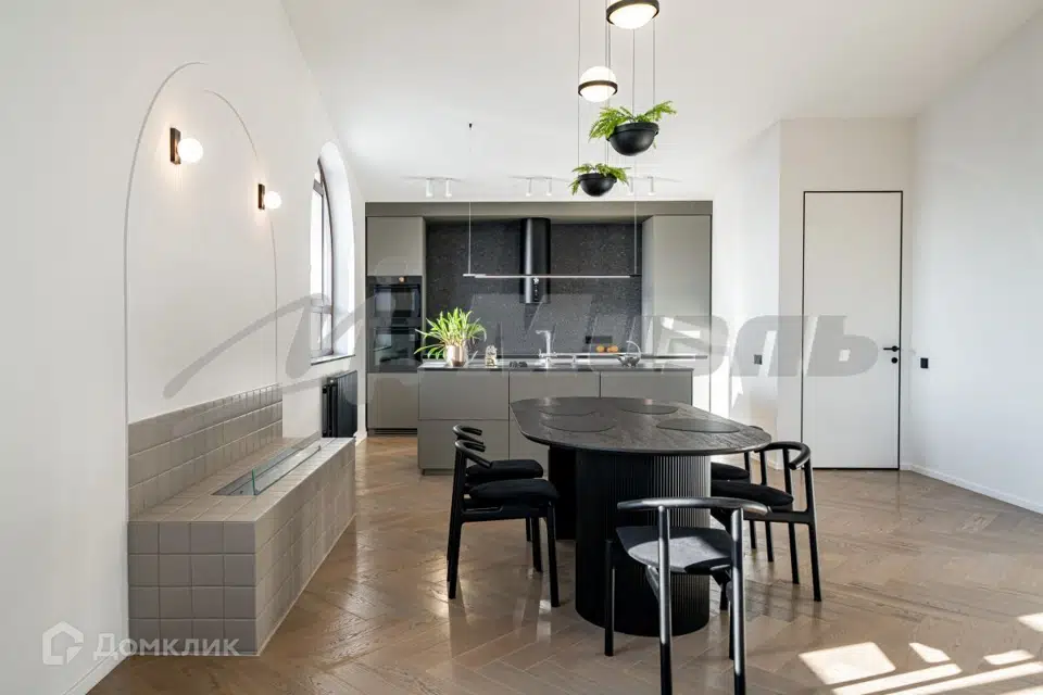 Продаётся 3-комнатная квартира, 133.7 м²