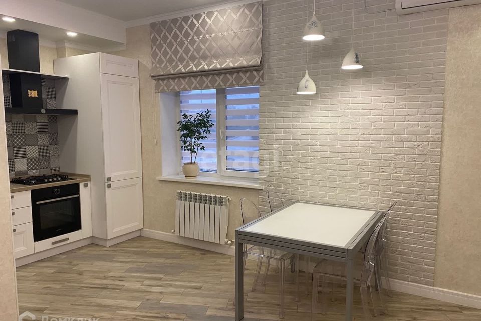 Продаётся 3-комнатная квартира, 105 м²
