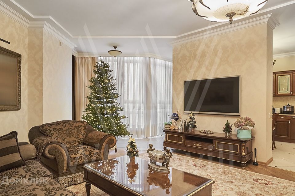 Продаётся 4-комнатная квартира, 150 м²