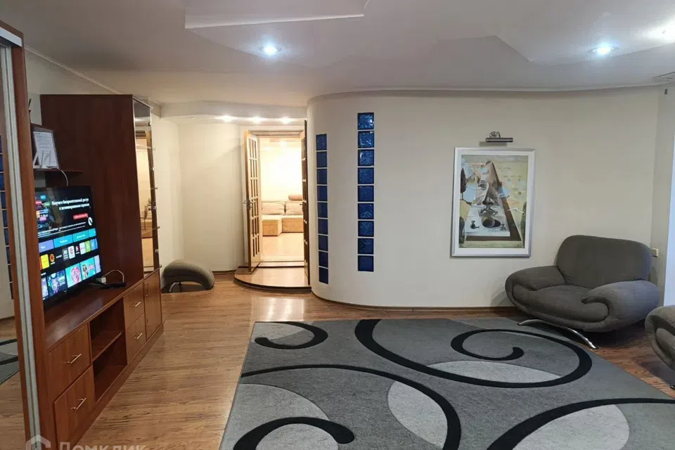 Продаётся 4-комнатная квартира, 109.3 м²