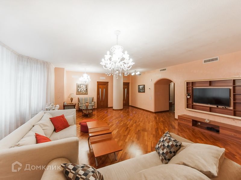 Продаётся 4-комнатная квартира, 219 м²