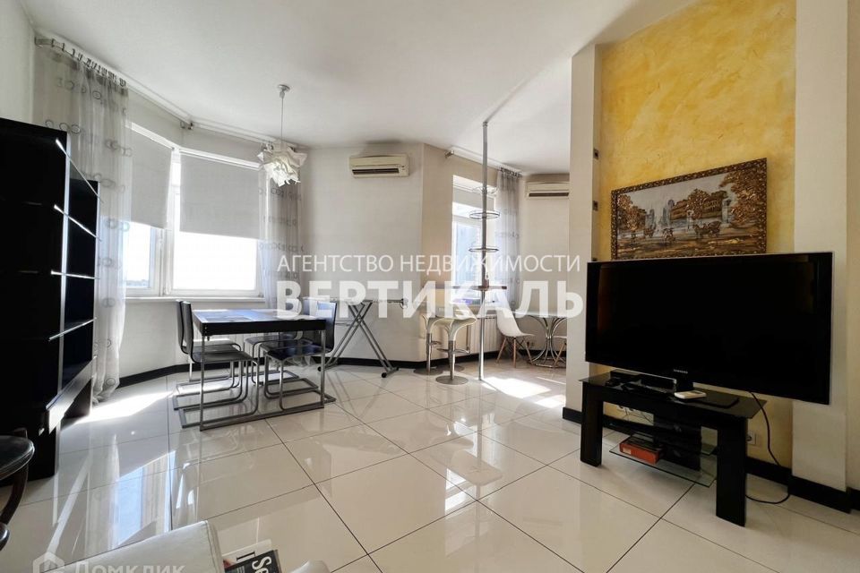 Продаётся 3-комнатная квартира, 111 м²