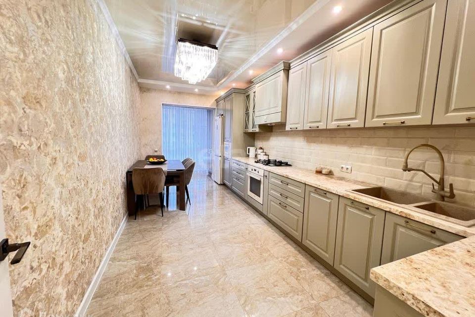 Продаётся 3-комнатная квартира, 110 м²