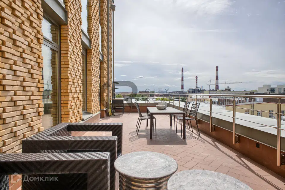 Продаётся 3-комнатная квартира, 194 м²