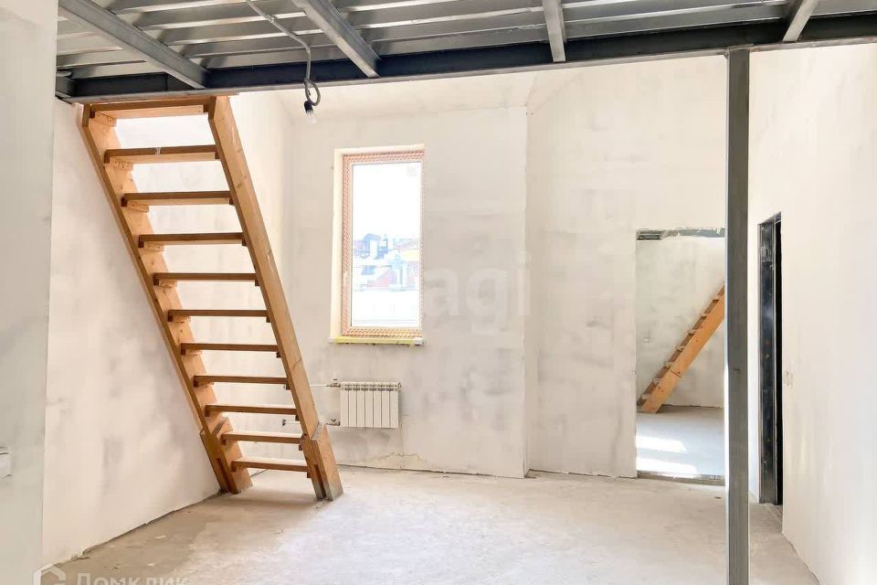 Продаётся 4-комнатная квартира, 157.3 м²