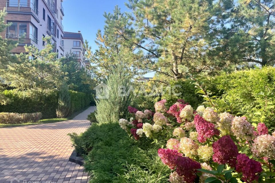 Продаётся 3-комнатная квартира, 172.4 м²