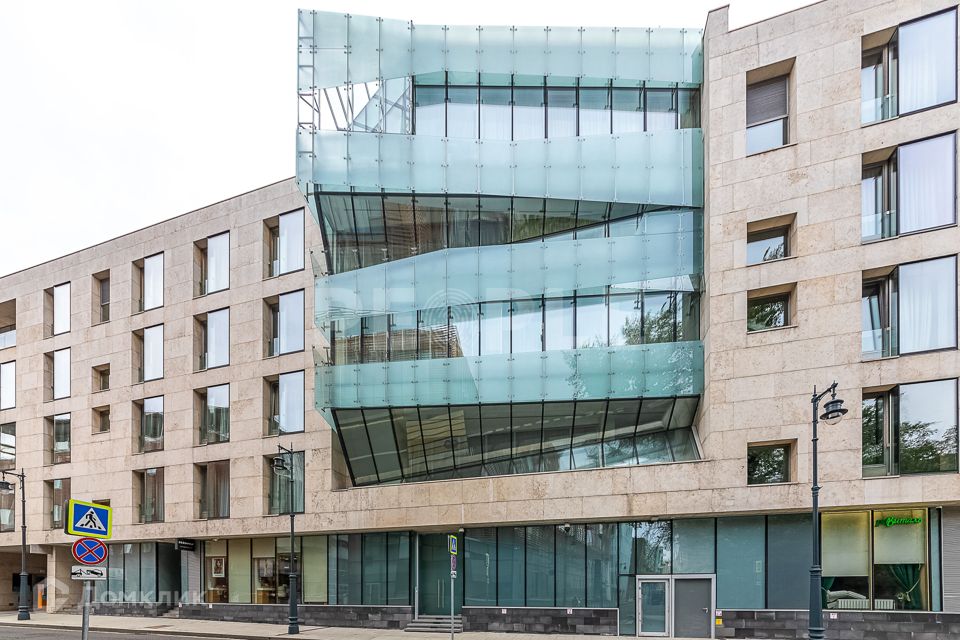 Продаётся 4-комнатная квартира, 213.4 м²
