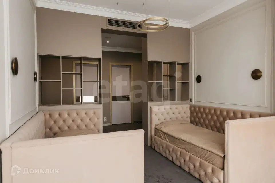 Продаётся 4-комнатная квартира, 159 м²