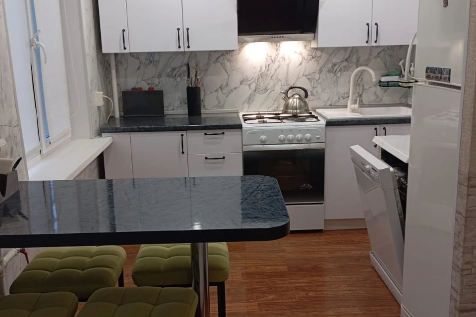 Сдаётся 3-комнатная квартира, 58.1 м²