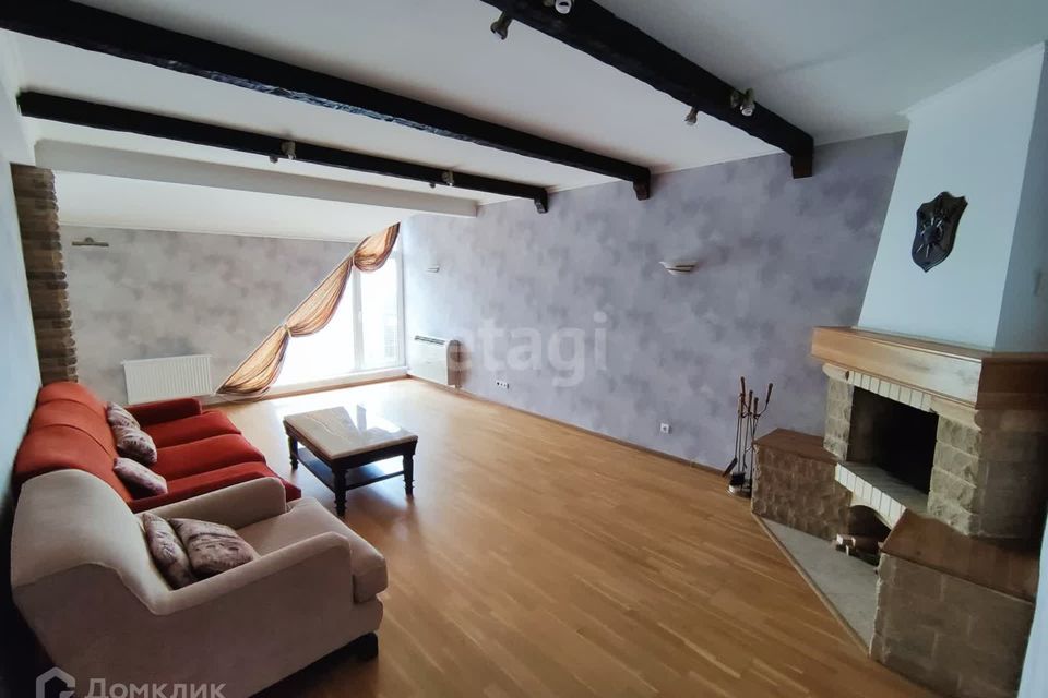 Продаётся 3-комнатная квартира, 108.4 м²