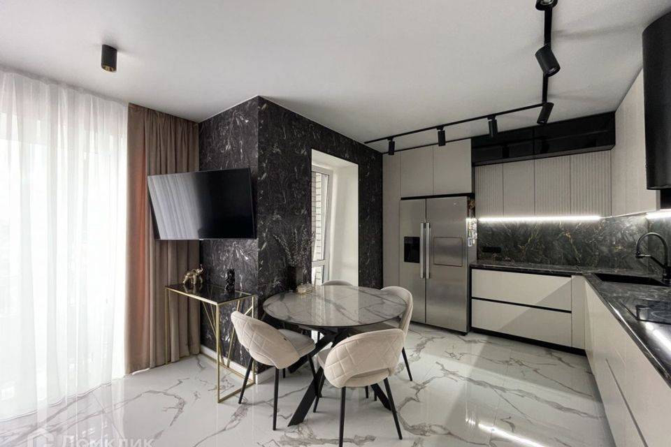 Продаётся 3-комнатная квартира, 102 м²