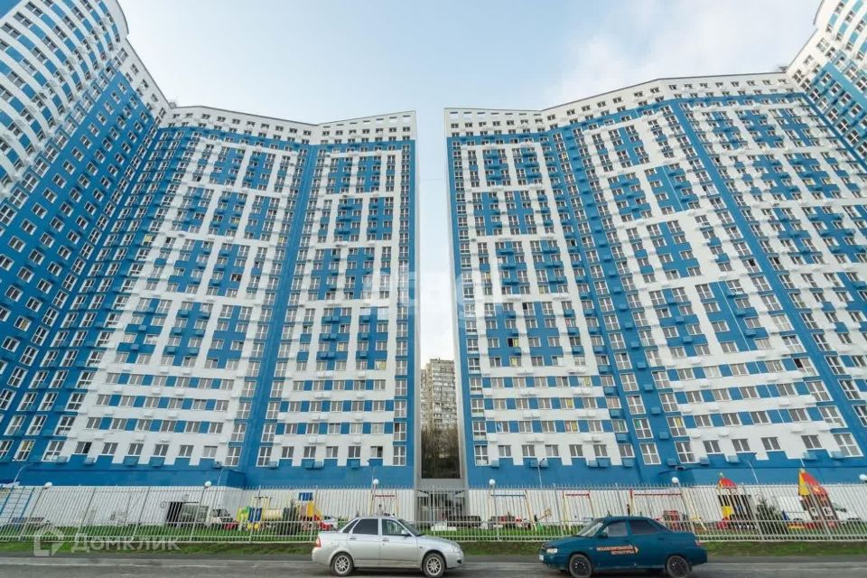 Продаётся 3-комнатная квартира, 106 м²