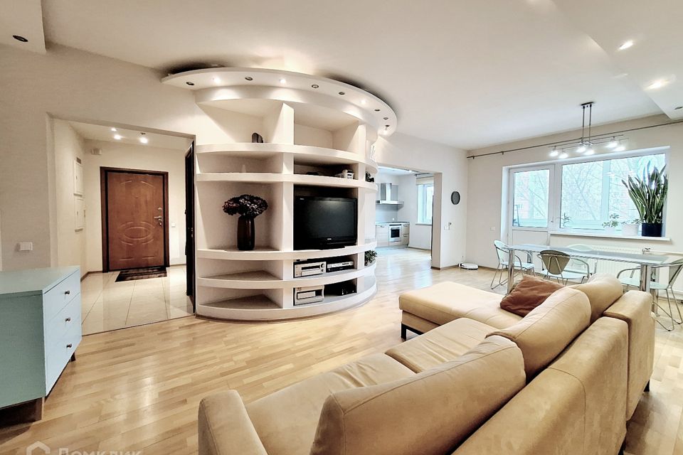 Продаётся 4-комнатная квартира, 114 м²