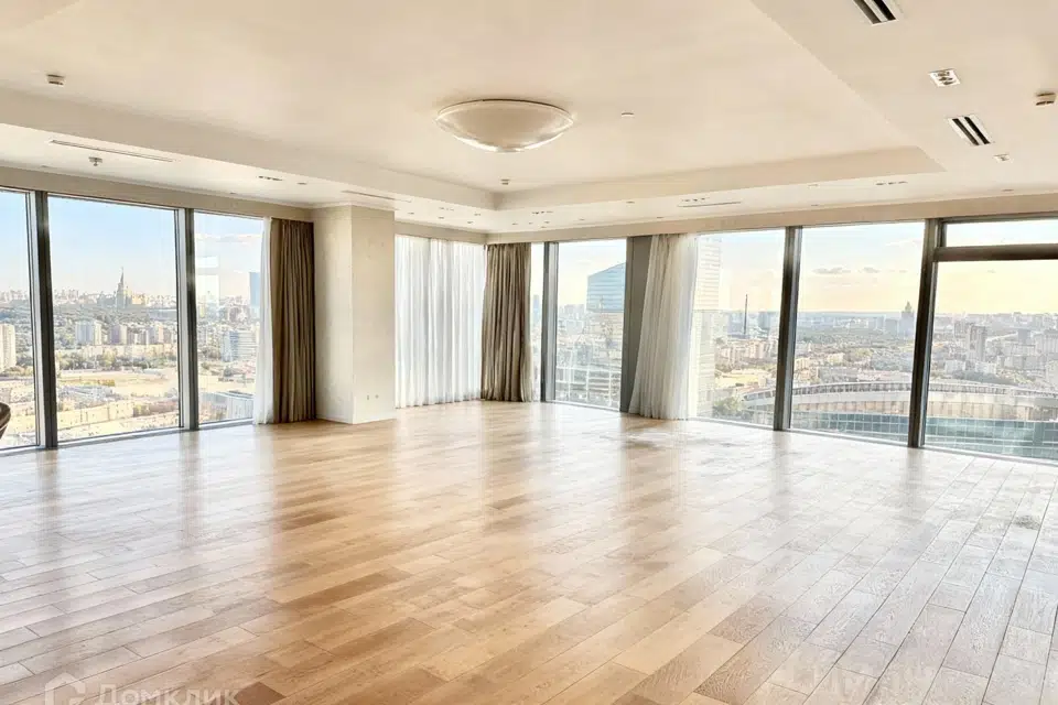 Продаётся 3-комнатная квартира, 223 м²