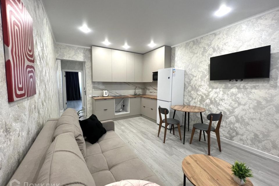 Продаётся 1-комнатная квартира, 42 м²