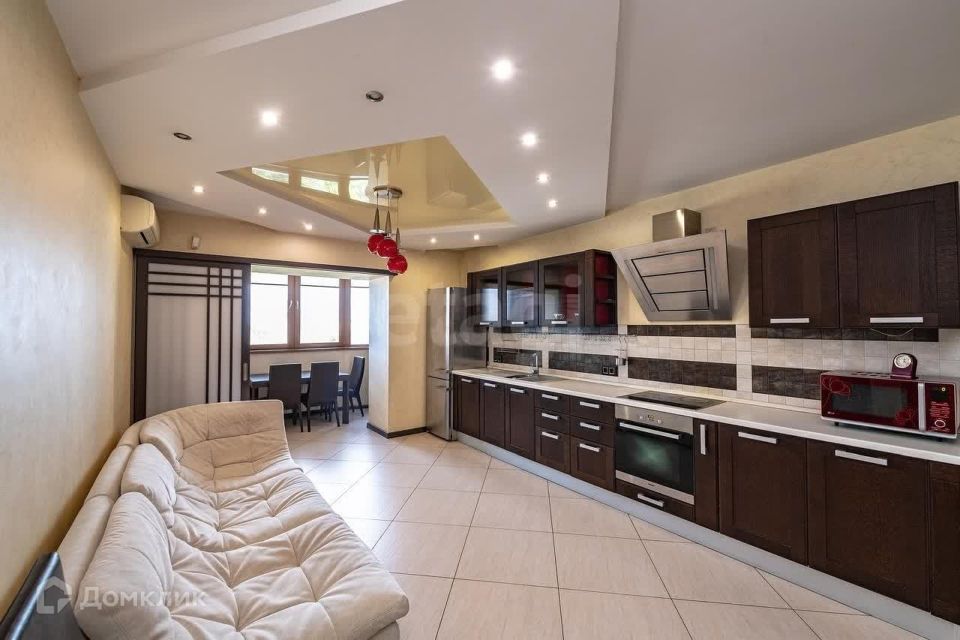 Продаётся 3-комнатная квартира, 110.8 м²