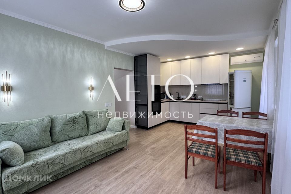 Продаётся 2-комнатная квартира, 79.6 м²