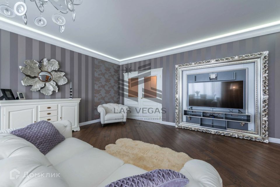 Сдаётся 3-комнатная квартира, 250 м²