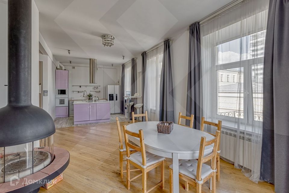 Сдаётся 2-комнатная квартира, 107 м²