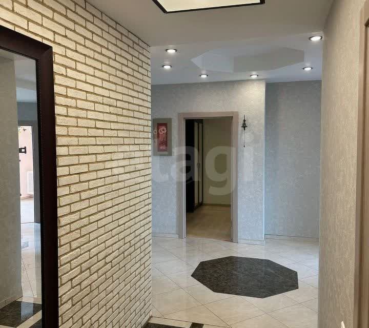 Продаётся 4-комнатная квартира, 101 м²