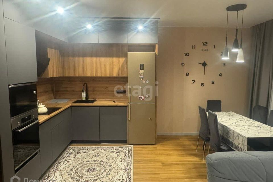 Продаётся 3-комнатная квартира, 93 м²